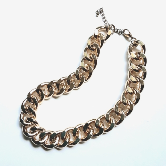 Goldtone Large Link Chain Necklace 17 inch - Picture 5 of 6